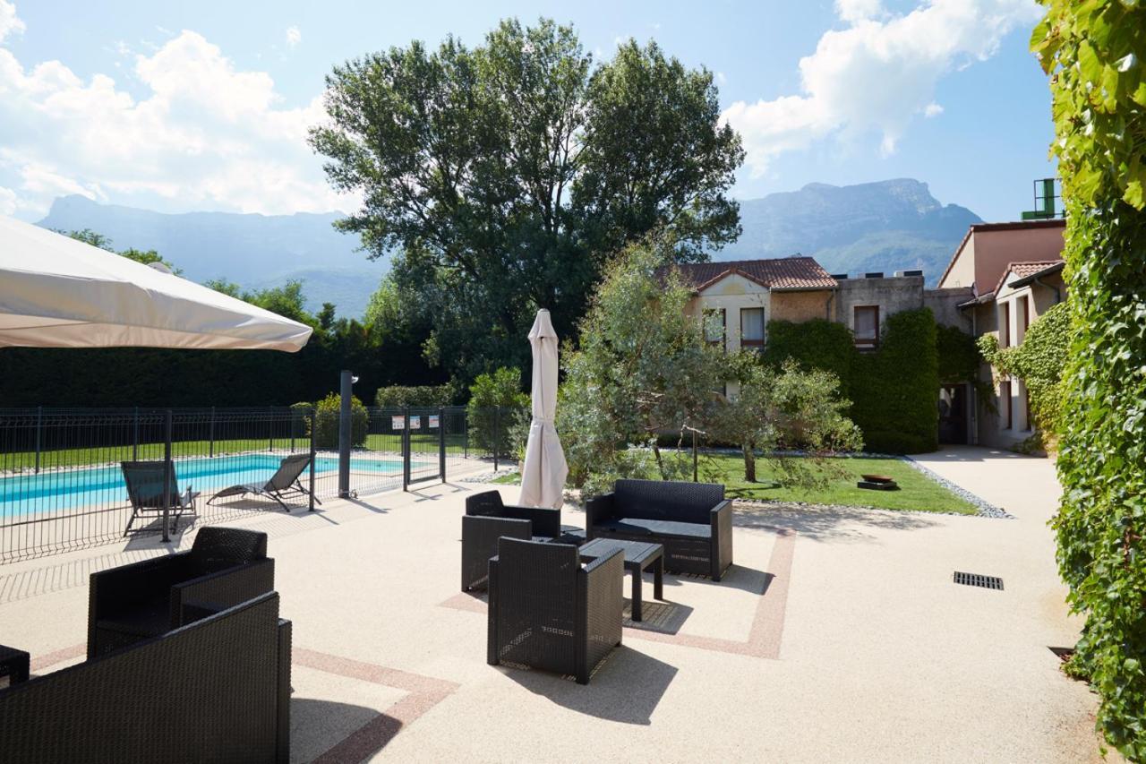 Hotel Logis Des Trois Massifs Claix  Exterior foto