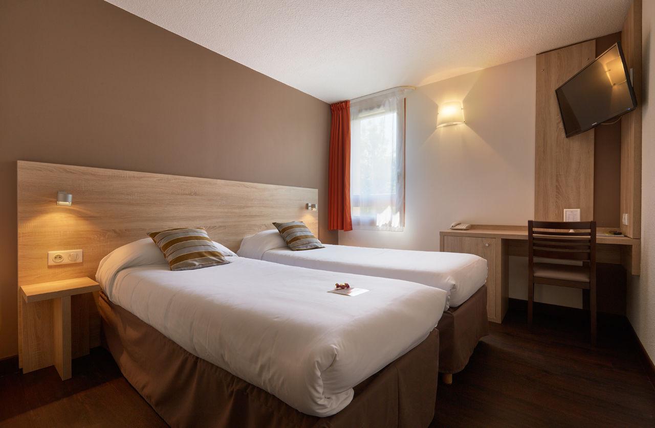 Hotel Logis Des Trois Massifs Claix  Exterior foto